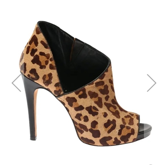 BCBGMAXAZRIA Darien Peep Toe Bootie High Heel Leopard Leather Women's sz 5.5 - Picture 2 of 10